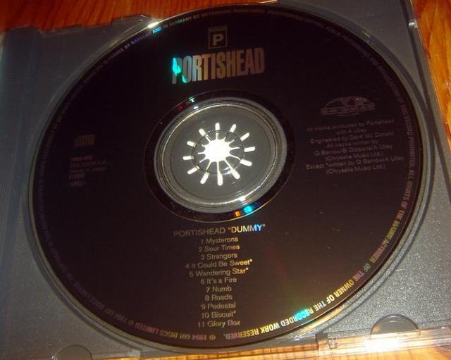 イーグル・アイ・チェリー  - LIVING IN THE PRESENT FUTURE < CD/DVD/ビデオ  イーグル・アイ・チェリー  - LIVING IN THE PRESENT FUTURE < CD/DVD/ビデオの