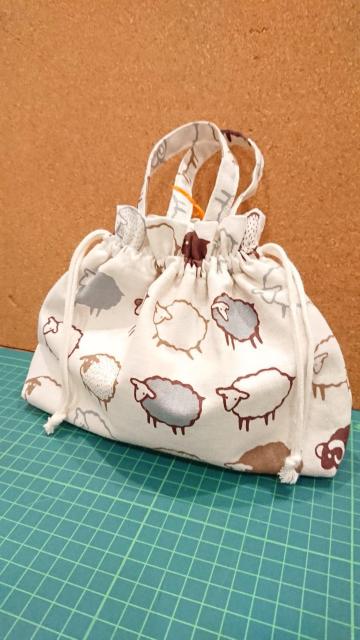 ハンドメイド 巾着(ひつじ柄 小) < 女性ファッション  ハンドメイド 巾着(ひつじ柄 小)  < 女性ファッションの