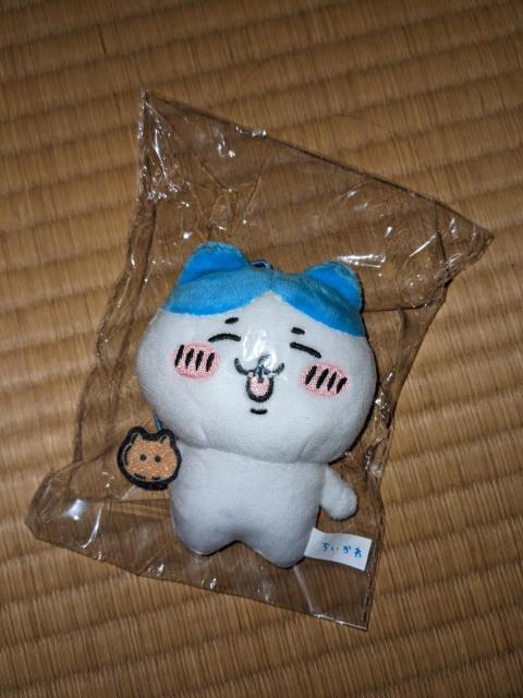 ちいかわ ぬいぐるみBIG ハチワレ(えがお) < おもちゃ  ちいかわ ぬいぐるみBIG ハチワレ(えがお)  < おもちゃの