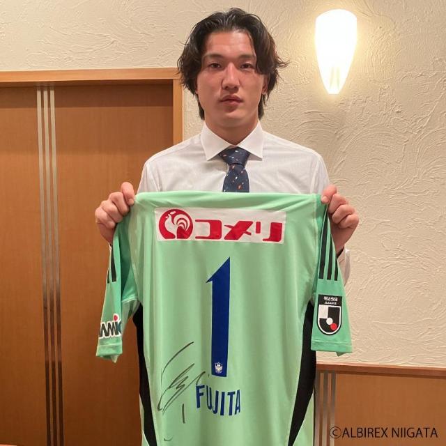 #1 藤田 和輝選手 実着用・直筆サイン入りGK1stユニフォーム < レジャー/スポーツ #1 藤田 和輝選手 実着用・直筆サイン入りGK1stユニフォーム < レジャー/スポーツの