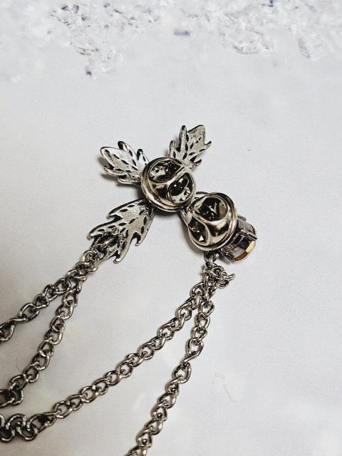 (76) 新品 十字架 BIGラインストーン シルバーチェーン ピンバッチ 定価¥1,480 < 男性アクセサリー/時計  (76) 新品 十字架 BIGラインストーン シルバーチェーン ピンバッチ 定価¥1,480 < 男性アクセサリー/時計の