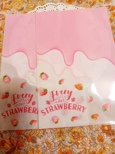 お裾分け☆苺柄ラッピングバック2枚☆ < インテリア/ライフ お裾分け☆苺柄ラッピングバック2枚☆ < インテリア/ライフの