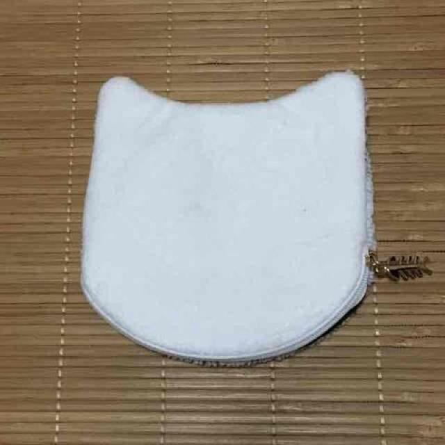 オッドアイ白猫フェイス型サガラ刺繍ポーチ。 < 女性ファッション  オッドアイ白猫フェイス型サガラ刺繍ポーチ。 < 女性ファッションの