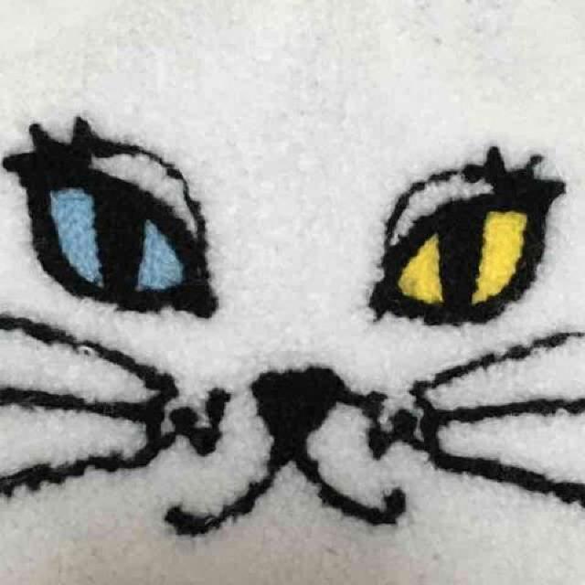 オッドアイ白猫フェイス型サガラ刺繍ポーチ。 < 女性ファッション  オッドアイ白猫フェイス型サガラ刺繍ポーチ。 < 女性ファッションの