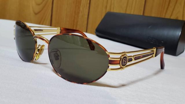 正規 レア フェンディ ラグジュアリーアート サングラス 茶系 アイコンロゴ エンブレム メタルコールドライン アイウェア 付属有 < ブランド  正規 レア フェンディ ラグジュアリーアート サングラス 茶系 アイコンロゴ エンブレム メタルコールドライン アイウェア 付属有  < ブランドの