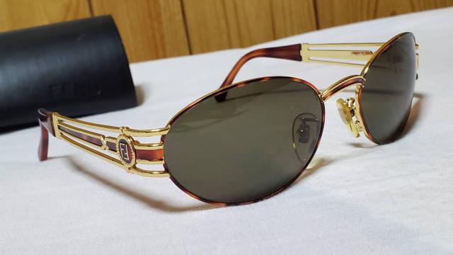 正規 レア フェンディ ラグジュアリーアート サングラス 茶系 アイコンロゴ エンブレム メタルコールドライン アイウェア 付属有 < ブランド  正規 レア フェンディ ラグジュアリーアート サングラス 茶系 アイコンロゴ エンブレム メタルコールドライン アイウェア 付属有 < ブランドの
