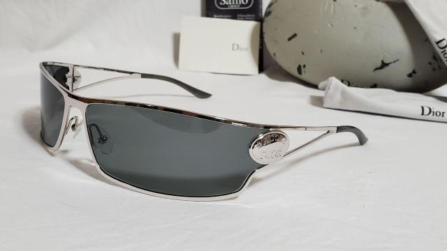 正規美 絶版 ディオール アイコンロゴ シャイニーメタルフルフレーム ラグジュアリーサングラス 黒 SV アイウェア 付属有 < ブランド 正規美 絶版 ディオール アイコンロゴ シャイニーメタルフルフレーム ラグジュアリーサングラス 黒 SV アイウェア 付属有 < ブランドの