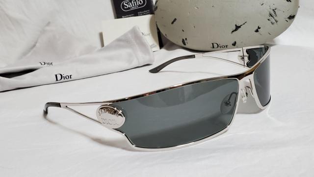 正規美 絶版 ディオール アイコンロゴ シャイニーメタルフルフレーム ラグジュアリーサングラス 黒 SV アイウェア 付属有 < ブランド 正規美 絶版 ディオール アイコンロゴ シャイニーメタルフルフレーム ラグジュアリーサングラス 黒 SV アイウェア 付属有 < ブランドの