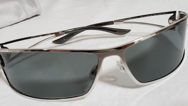 正規美 絶版 ディオール アイコンロゴ シャイニーメタルフルフレーム ラグジュアリーサングラス 黒 SV アイウェア 付属有 < ブランド 正規美 絶版 ディオール アイコンロゴ シャイニーメタルフルフレーム ラグジュアリーサングラス 黒 SV アイウェア 付属有 < ブランドの