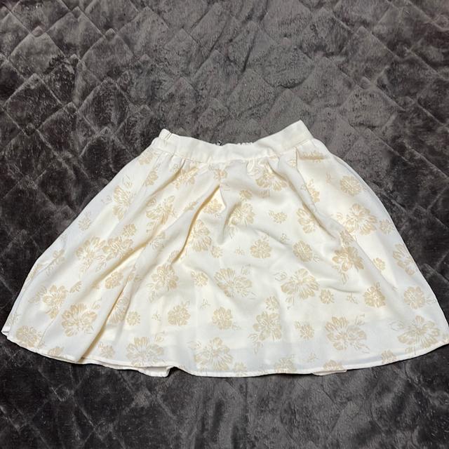 タンス整理品 衣類 おまとめOK ホームクリーニング済み スカート Mサイズ クリーム色 < 女性ファッション  タンス整理品 衣類 おまとめOK ホームクリーニング済み スカート Mサイズ クリーム色  < 女性ファッションの