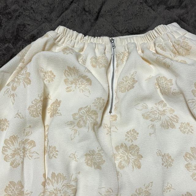 タンス整理品 衣類 おまとめOK ホームクリーニング済み スカート Mサイズ クリーム色 < 女性ファッション  タンス整理品 衣類 おまとめOK ホームクリーニング済み スカート Mサイズ クリーム色 < 女性ファッションの