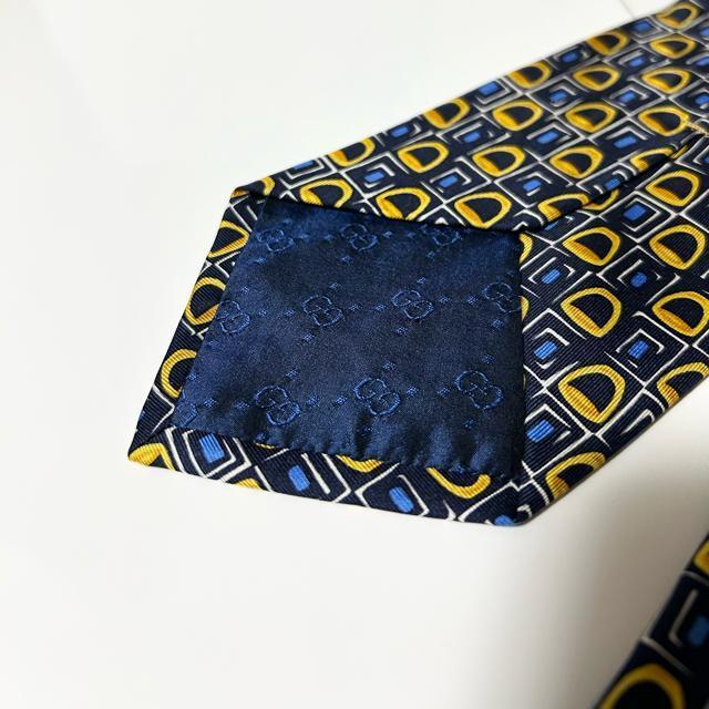 美品 GUCCI グッチ ネクタイ 金具柄 シルク < ブランド 美品 GUCCI グッチ ネクタイ 金具柄 シルク < ブランドの