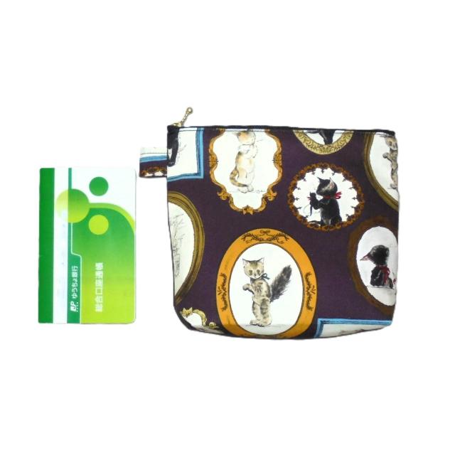 【21p幅】◆絵画フレーム黒猫・白猫×濃紫地◆ファスナーポーチ < 女性ファッション 【21p幅】◆絵画フレーム黒猫・白猫×濃紫地◆ファスナーポーチ < 女性ファッションの