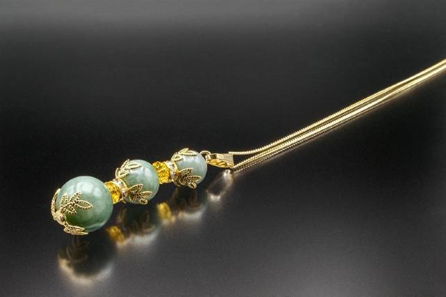 ヒスイ 翡翠 魔除け 守護 ペンダント 護符 黄水晶 ヒスイ効果 < 女性アクセサリー/時計  ヒスイ 翡翠 魔除け 守護 ペンダント 護符 黄水晶 ヒスイ効果 < 女性アクセサリー/時計の