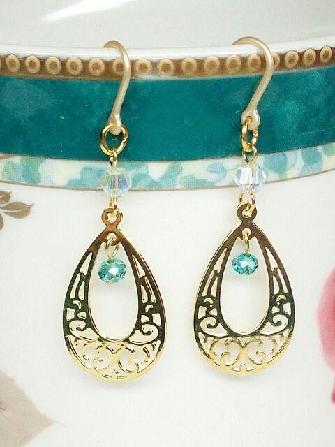 ゴールド雫透かしエメラルド&クリスタルスワロ樹脂フック☆ < 女性アクセサリー/時計  ゴールド雫透かしエメラルド&クリスタルスワロ樹脂フック☆  < 女性アクセサリー/時計の