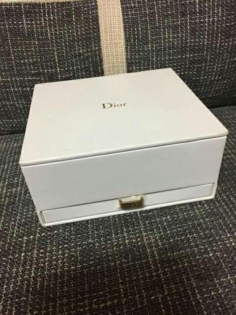 ディオール コスメボックス正規品 < ブランド ディオール コスメボックス正規品 < ブランドの
