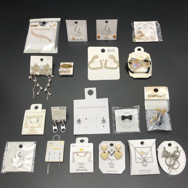 即決 新品 ネックレス リング ピアス イヤリング ヘアゴム 19個 < 女性アクセサリー/時計  即決 新品 ネックレス リング ピアス イヤリング ヘアゴム 19個  < 女性アクセサリー/時計の