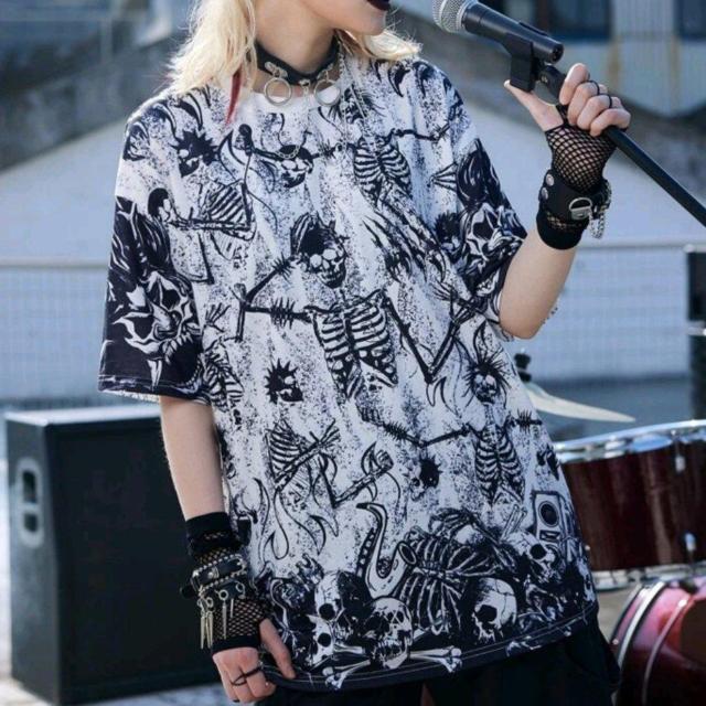 ROMWE★新品★男女兼用スケルトンフルプリント半袖T/M < 女性ファッション  ROMWE★新品★男女兼用スケルトンフルプリント半袖T/M  < 女性ファッションの