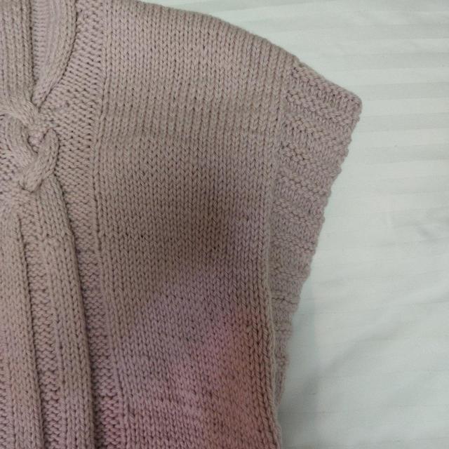 手編み ハンドメイド くすみピンク 縄編み ゆったりベスト ハイネック < 女性ファッション  手編み ハンドメイド くすみピンク 縄編み ゆったりベスト ハイネック < 女性ファッションの