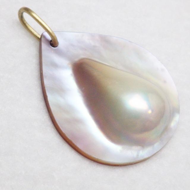 【新品】K18 マベパール 雫 マベ真珠 艶消し 18金【ペンダントトップのみ】 < 女性アクセサリー/時計  【新品】K18 マベパール 雫 マベ真珠 艶消し 18金【ペンダントトップのみ】 < 女性アクセサリー/時計の