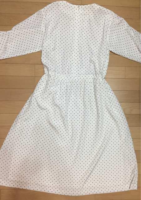 ホワイト×黒水玉 ロング長袖ゆるりシルエットワンピース < 女性ファッション  ホワイト×黒水玉 ロング長袖ゆるりシルエットワンピース < 女性ファッションの