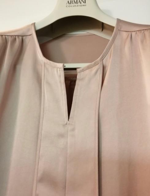 特価★未使用に近いUNTITLEDブラウスプルオーバー楽チンベージュ光沢ゴージャス上品 < 女性ファッション  特価★未使用に近いUNTITLEDブラウスプルオーバー楽チンベージュ光沢ゴージャス上品 < 女性ファッションの