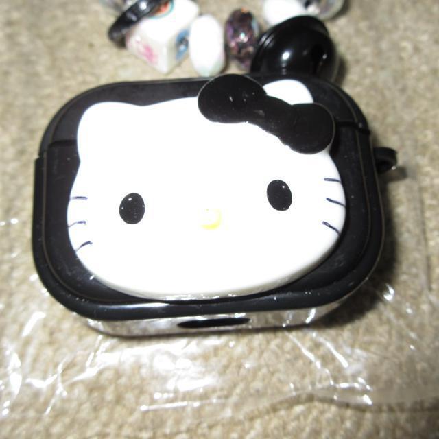 未使用☆ハローキティ*AirPods Pro用ケース*キーホルダー付き(ブラック)デコ素材 < 家電/AV  未使用☆ハローキティ*AirPods Pro用ケース*キーホルダー付き(ブラック)デコ素材 < 家電/AVの