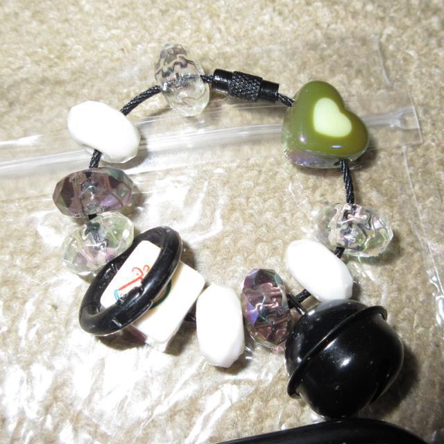 未使用☆ハローキティ*AirPods Pro用ケース*キーホルダー付き(ブラック)デコ素材 < 家電/AV  未使用☆ハローキティ*AirPods Pro用ケース*キーホルダー付き(ブラック)デコ素材 < 家電/AVの