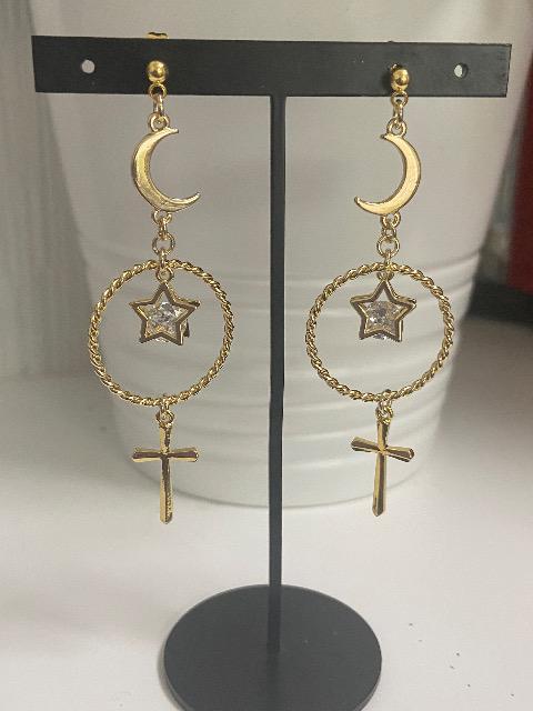 イヤリングに変更可能 ハンドメイド クロスのチャームとスターのチャーム、月のつなぎパーツを使用したピアス < 女性ファッション  イヤリングに変更可能 ハンドメイド クロスのチャームとスターのチャーム、月のつなぎパーツを使用したピアス  < 女性ファッションの