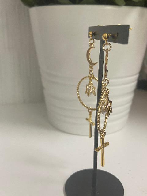 イヤリングに変更可能 ハンドメイド クロスのチャームとスターのチャーム、月のつなぎパーツを使用したピアス < 女性ファッション  イヤリングに変更可能 ハンドメイド クロスのチャームとスターのチャーム、月のつなぎパーツを使用したピアス < 女性ファッションの