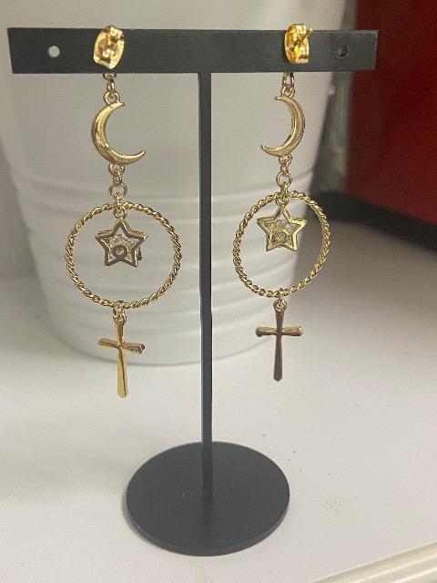 イヤリングに変更可能 ハンドメイド クロスのチャームとスターのチャーム、月のつなぎパーツを使用したピアス < 女性ファッション  イヤリングに変更可能 ハンドメイド クロスのチャームとスターのチャーム、月のつなぎパーツを使用したピアス < 女性ファッションの