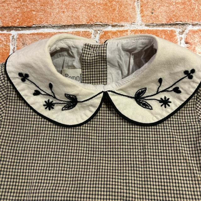 Popelinチェック柄 ロンパース 花刺繍付き襟 18-24m < キッズ/ベビー  Popelinチェック柄 ロンパース 花刺繍付き襟 18-24m < キッズ/ベビーの
