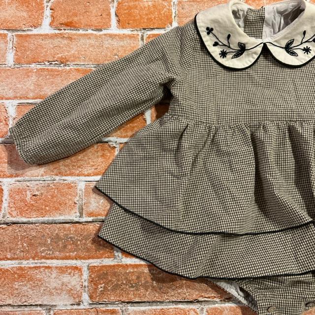 Popelinチェック柄 ロンパース 花刺繍付き襟 18-24m < キッズ/ベビー  Popelinチェック柄 ロンパース 花刺繍付き襟 18-24m < キッズ/ベビーの