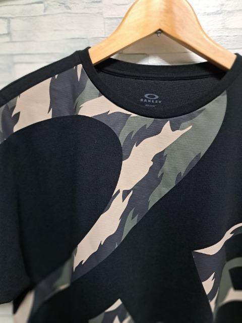 ☆OAKLEY オークリー カモフラージュ柄 ロゴ プリント Tシャツ 半袖 オーバーサイズ/メンズ/S☆新作モデル < ブランド ☆OAKLEY オークリー カモフラージュ柄 ロゴ プリント Tシャツ 半袖 オーバーサイズ/メンズ/S☆新作モデル < ブランドの