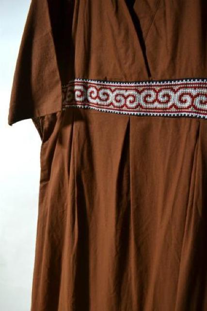 新品 チャイハネ モントアワンピース ブラウン フリーサイズ レディース ロング丈 マキシ丈 タイ製 アジアン エスニック 未使用 < ブランド 新品 チャイハネ モントアワンピース ブラウン フリーサイズ レディース ロング丈 マキシ丈 タイ製 アジアン エスニック 未使用 < ブランドの