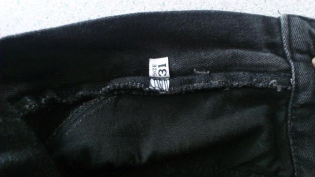 美品!82%オフ、アルマーニ、デニムパンツ(黒、イタリア製、31) < ブランド  美品!82%オフ、アルマーニ、デニムパンツ(黒、イタリア製、31) < ブランドの