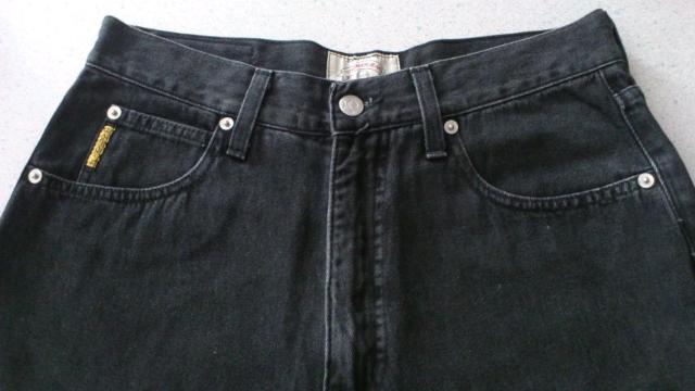 美品!82%オフ、アルマーニ、デニムパンツ(黒、イタリア製、31) < ブランド  美品!82%オフ、アルマーニ、デニムパンツ(黒、イタリア製、31) < ブランドの