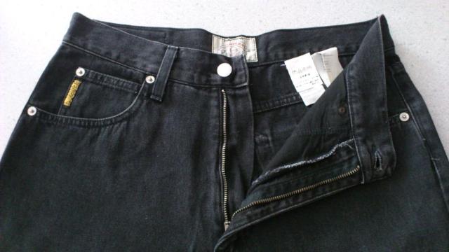 美品!82%オフ、アルマーニ、デニムパンツ(黒、イタリア製、31) < ブランド  美品!82%オフ、アルマーニ、デニムパンツ(黒、イタリア製、31) < ブランドの