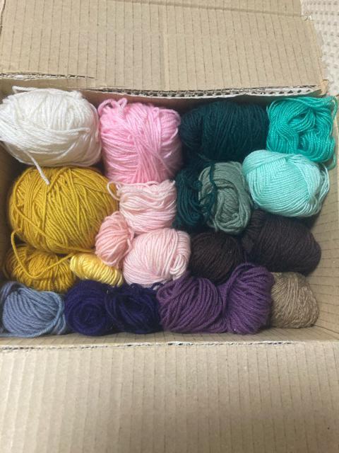 1489.手芸用などに☆箱詰め 中細毛糸 < ペット/手芸/園芸  1489.手芸用などに☆箱詰め 中細毛糸  < ペット/手芸/園芸の