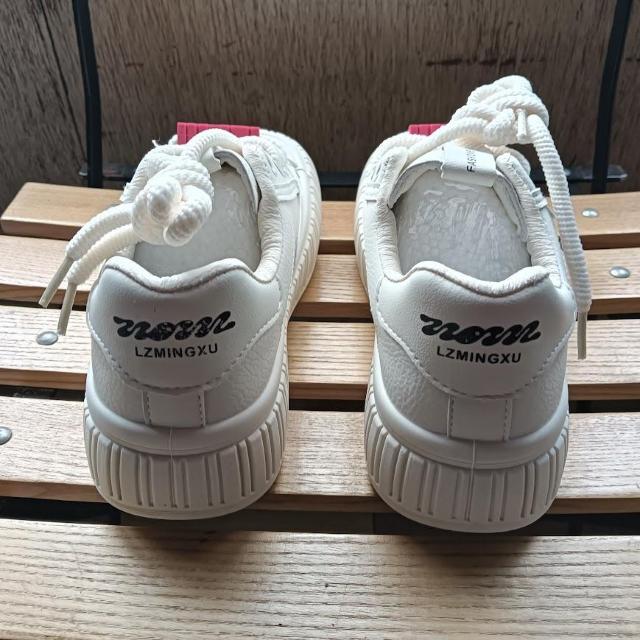 新品 22.5cm レディース スニーカー ホワイト シューズ 靴 厚底 < 女性ファッション  新品 22.5cm レディース スニーカー ホワイト シューズ 靴 厚底 < 女性ファッションの