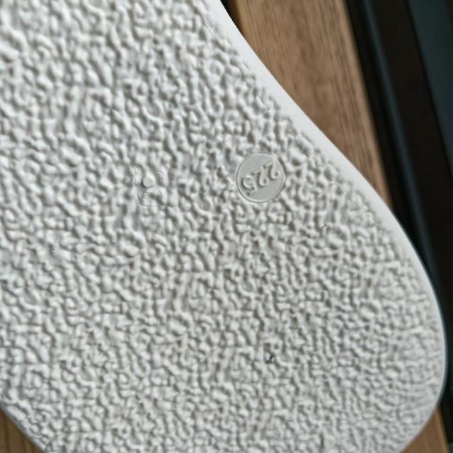 新品 22.5cm レディース スニーカー ホワイト シューズ 靴 厚底 < 女性ファッション  新品 22.5cm レディース スニーカー ホワイト シューズ 靴 厚底 < 女性ファッションの