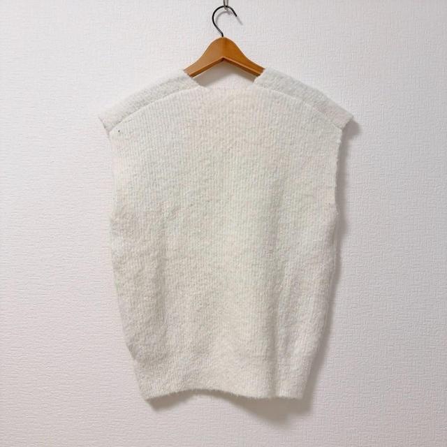 ◆MERI/ミーリー◆完売ニットベスト★ホワイトF*秋コーデ♪ < 女性ファッション  ◆MERI/ミーリー◆完売ニットベスト★ホワイトF*秋コーデ♪ < 女性ファッションの