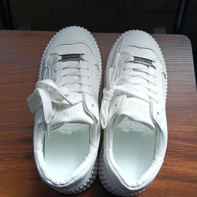 新品 22.5cm レディース スニーカー ホワイト シューズ 靴 カジュアル < 女性ファッション  新品 22.5cm レディース スニーカー ホワイト シューズ 靴 カジュアル < 女性ファッションの