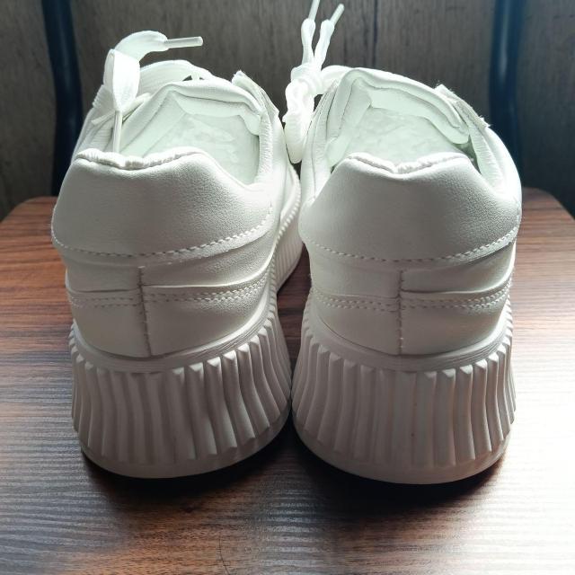 新品 22.5cm レディース スニーカー ホワイト シューズ 靴 カジュアル < 女性ファッション  新品 22.5cm レディース スニーカー ホワイト シューズ 靴 カジュアル < 女性ファッションの