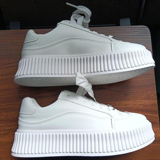 新品 22.5cm レディース スニーカー ホワイト シューズ 靴 カジュアル < 女性ファッション  新品 22.5cm レディース スニーカー ホワイト シューズ 靴 カジュアル < 女性ファッションの