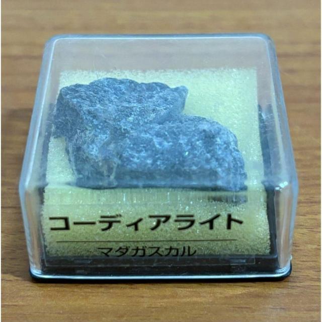 【送料無料】ディアゴスティーニ トレジャーストーン コーディアライト マダガスカル 鉱物標本のみ 冊子なし < ホビー 【送料無料】ディアゴスティーニ トレジャーストーン コーディアライト マダガスカル 鉱物標本のみ 冊子なし < ホビーの