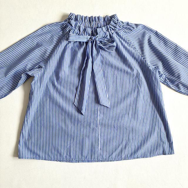 ◆美品◆デッサン◆フリルネックボウタイストラブラウス◆大きめ◆白×ブルー◆M < 女性ファッション ◆美品◆デッサン◆フリルネックボウタイストラブラウス◆大きめ◆白×ブルー◆M < 女性ファッションの