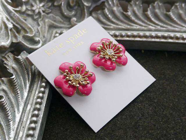 新品 アンティーク調ピンクのお花ピアス < 女性アクセサリー/時計 新品 アンティーク調ピンクのお花ピアス < 女性アクセサリー/時計の