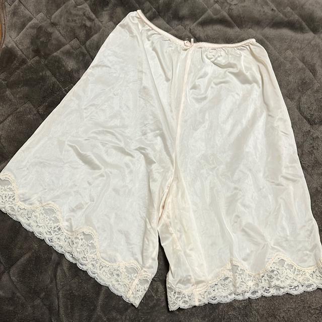 タンス整理品 衣類 おまとめOK ホームクリーニング済み ペチパンツ ゴールド 55くらい < 女性ファッション  タンス整理品 衣類 おまとめOK ホームクリーニング済み ペチパンツ ゴールド 55くらい  < 女性ファッションの