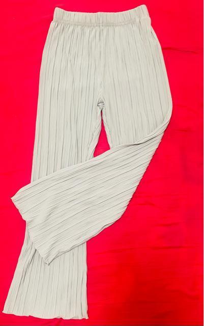 美品Rafnaf ラフラフ プリーツセミワイドパンツ ウエストゴム 落ち感 < 女性ファッション  美品Rafnaf ラフラフ プリーツセミワイドパンツ ウエストゴム 落ち感 < 女性ファッションの